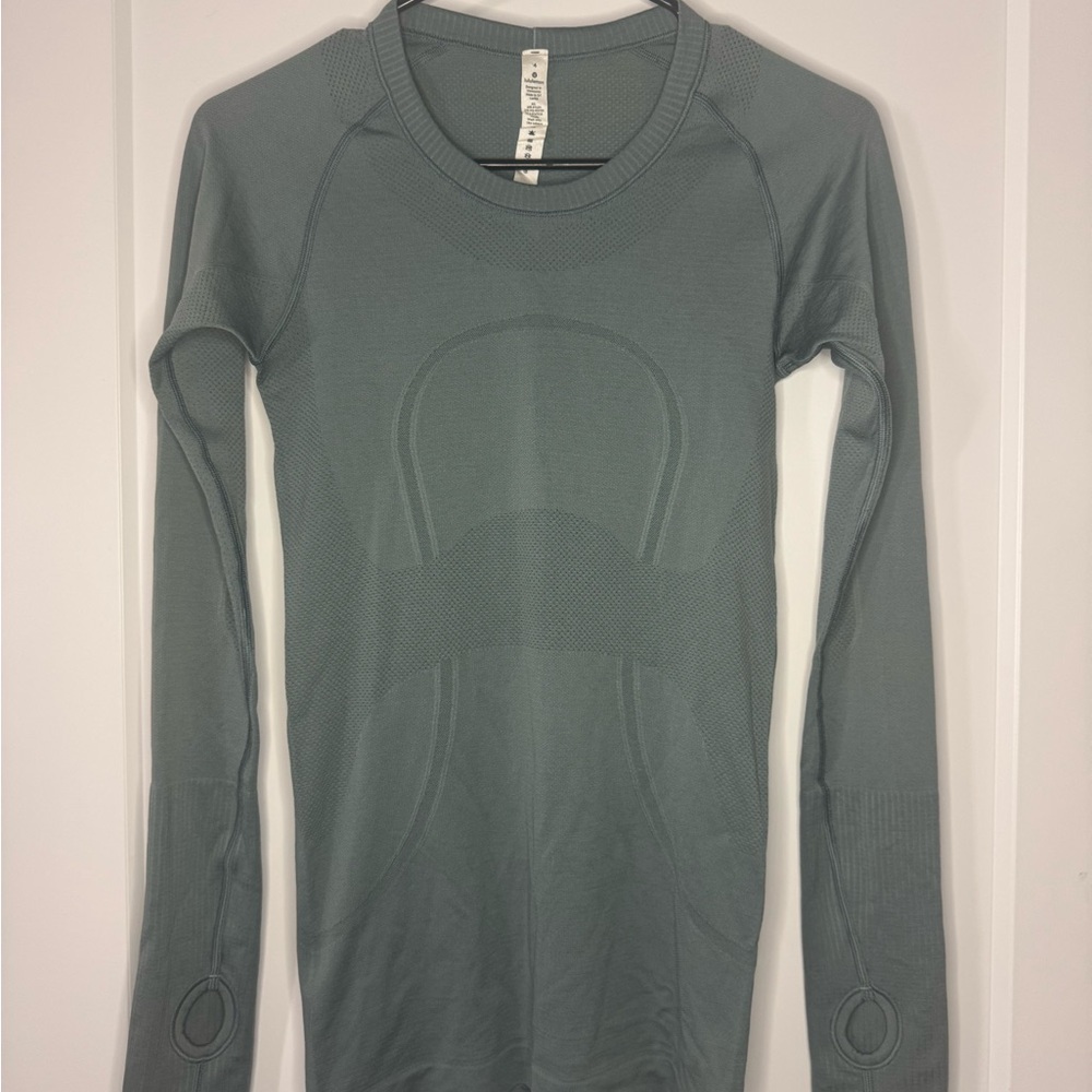 Lululemon Women’s Long Sleeve Green Top – Lightweight & Flattering Fit
